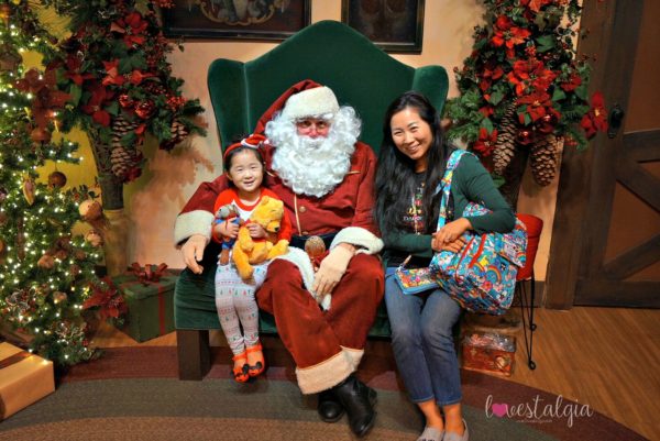 Knotts Merry Farm Santas Christmas Cabin