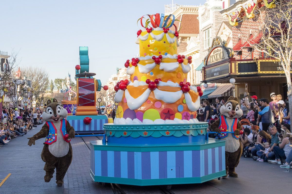 disneyland, disney california adventures, girls night out, lunar new year disneyland, get your ears on, mickey, minnie, disney style, minnie style, rock the dots, polka dots, mickey's soundsational parade, soundsational parade, chip, dale