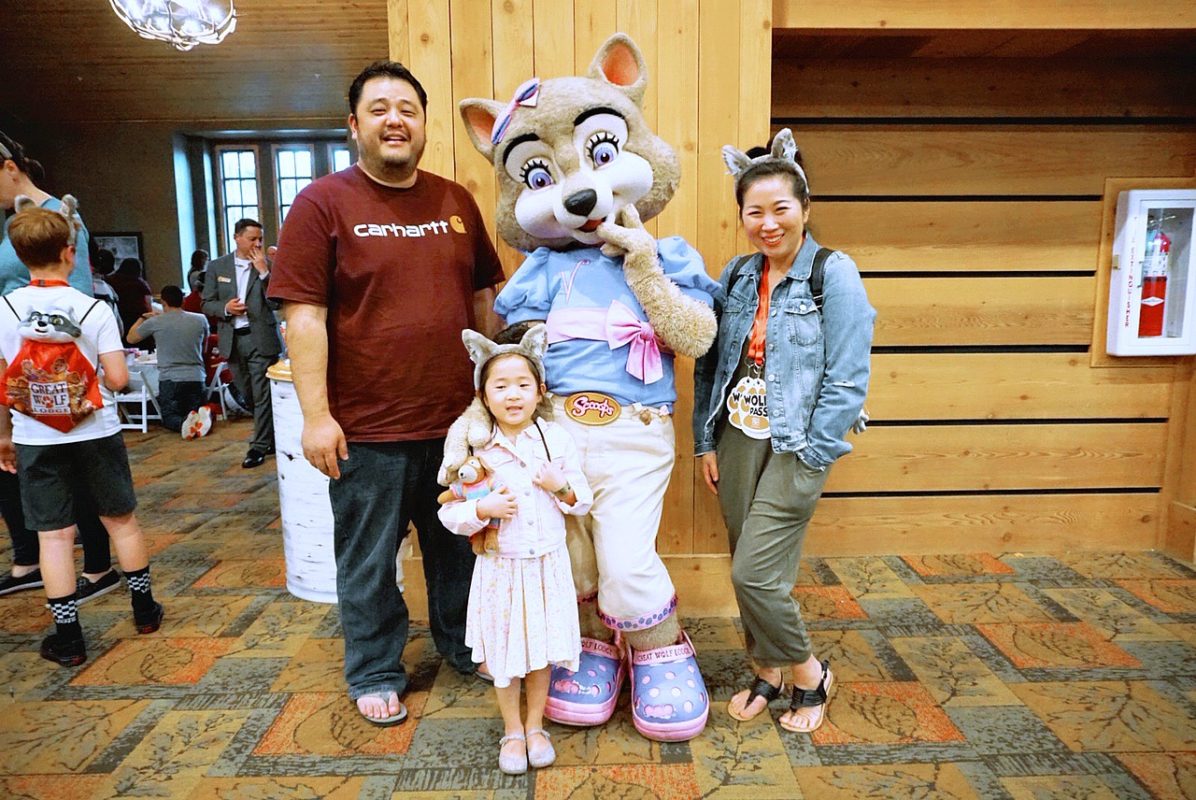 Great Wolf Lodge w/ Paw Print – Scraps