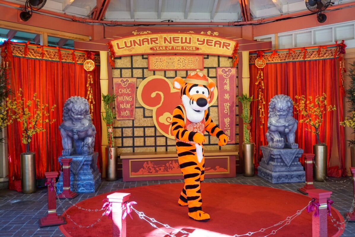 disney lunar new year, disneyland, tigger, character meet and greet, year of the tiger