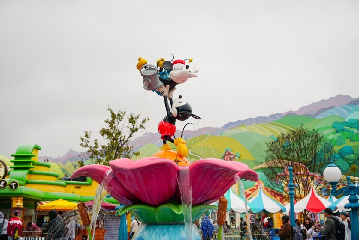 toontown reopning, centoonial park, fountain, water table, water play at disneyland