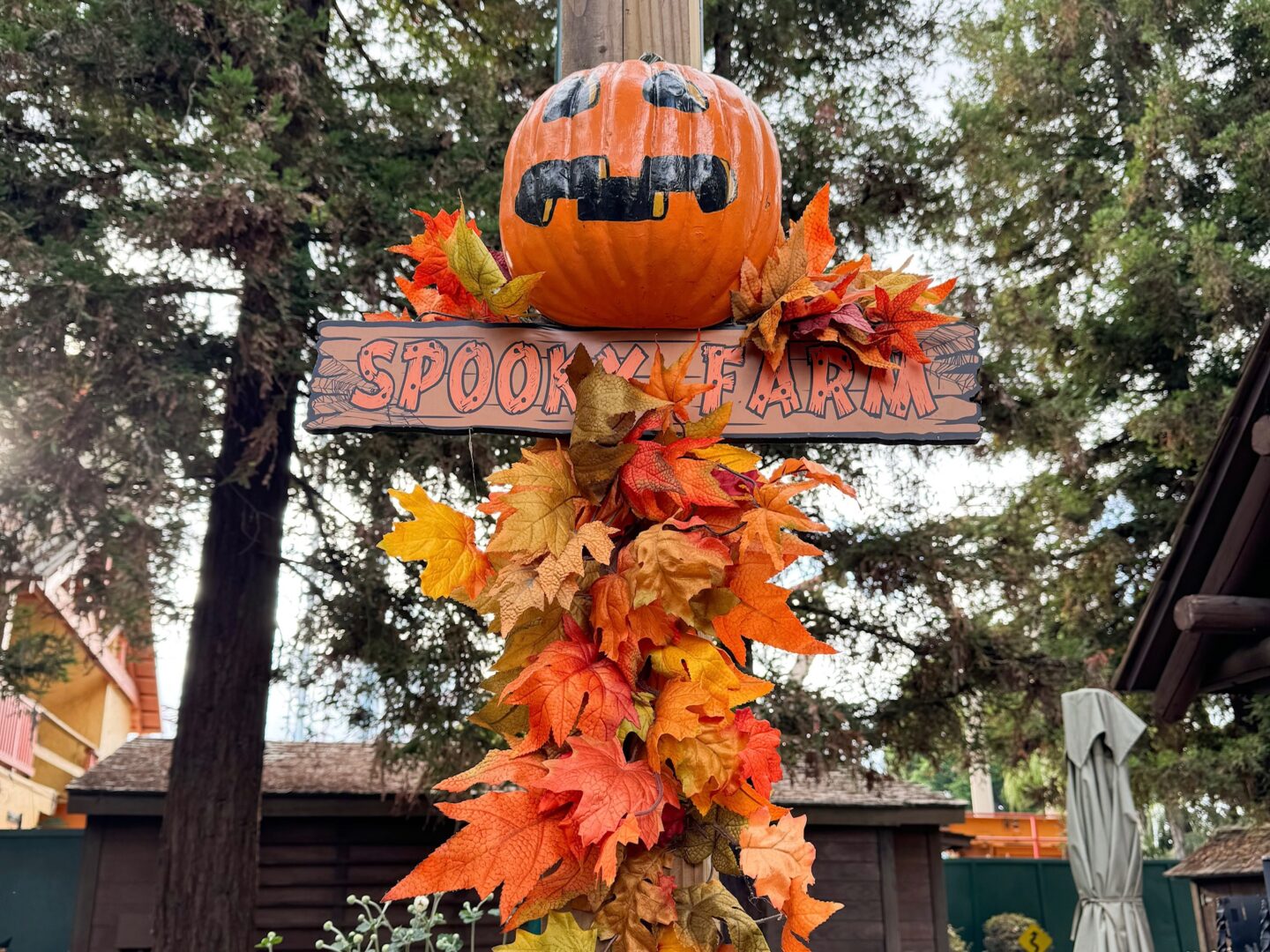 halloween decorations at knott's spooky farm, knott's berry farm