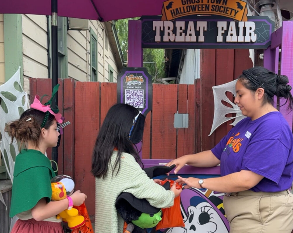 trick or treat knotts spooky farm purple treat station